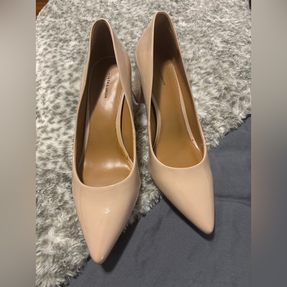 14th & Union Elegant Nude Block Heel Pumps - Picture 2 of 7